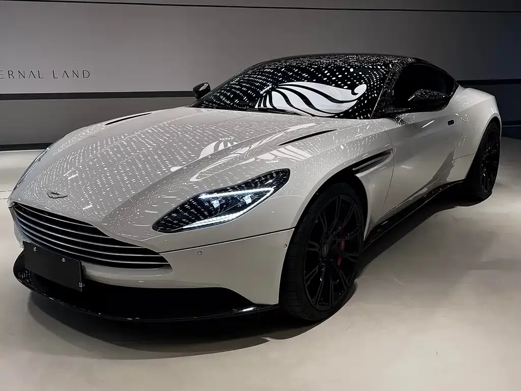 Aston Martin DB11 — фото 1