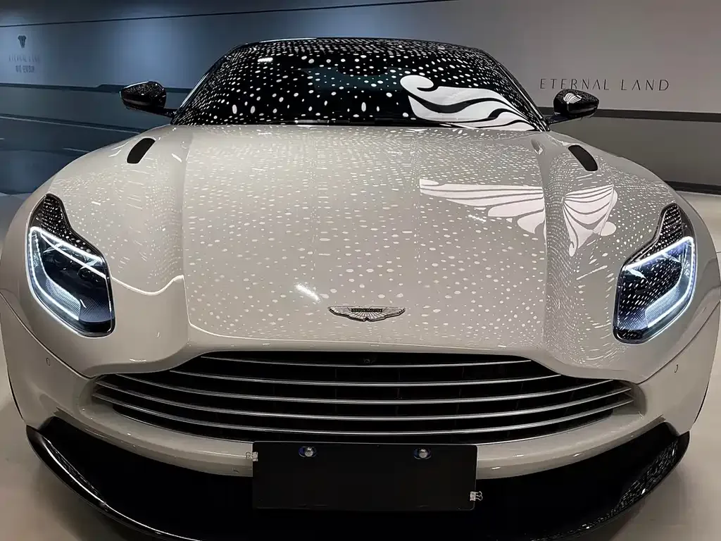 Aston Martin DB11 — фото 7