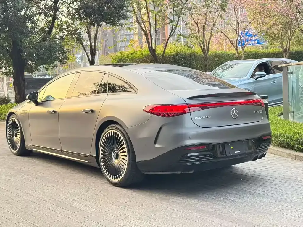 Mercedes-Benz EQS AMG — фото 8