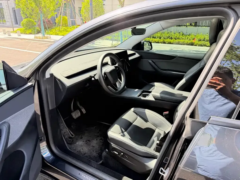 Tesla Model Y — фото 2
