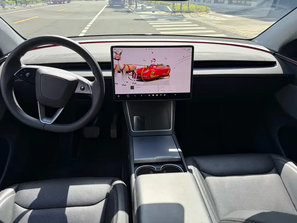 Tesla Model Y — фото 3