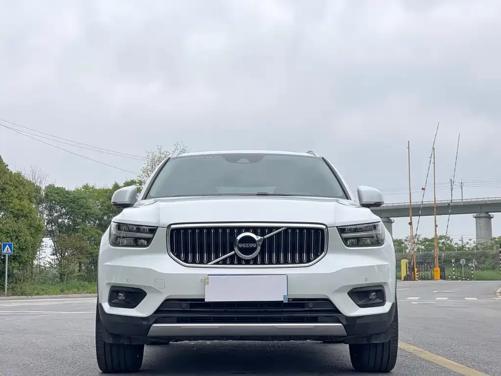 Volvo XC40 — фото 2