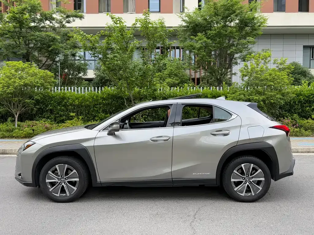 Lexus UX New Energy — фото 2