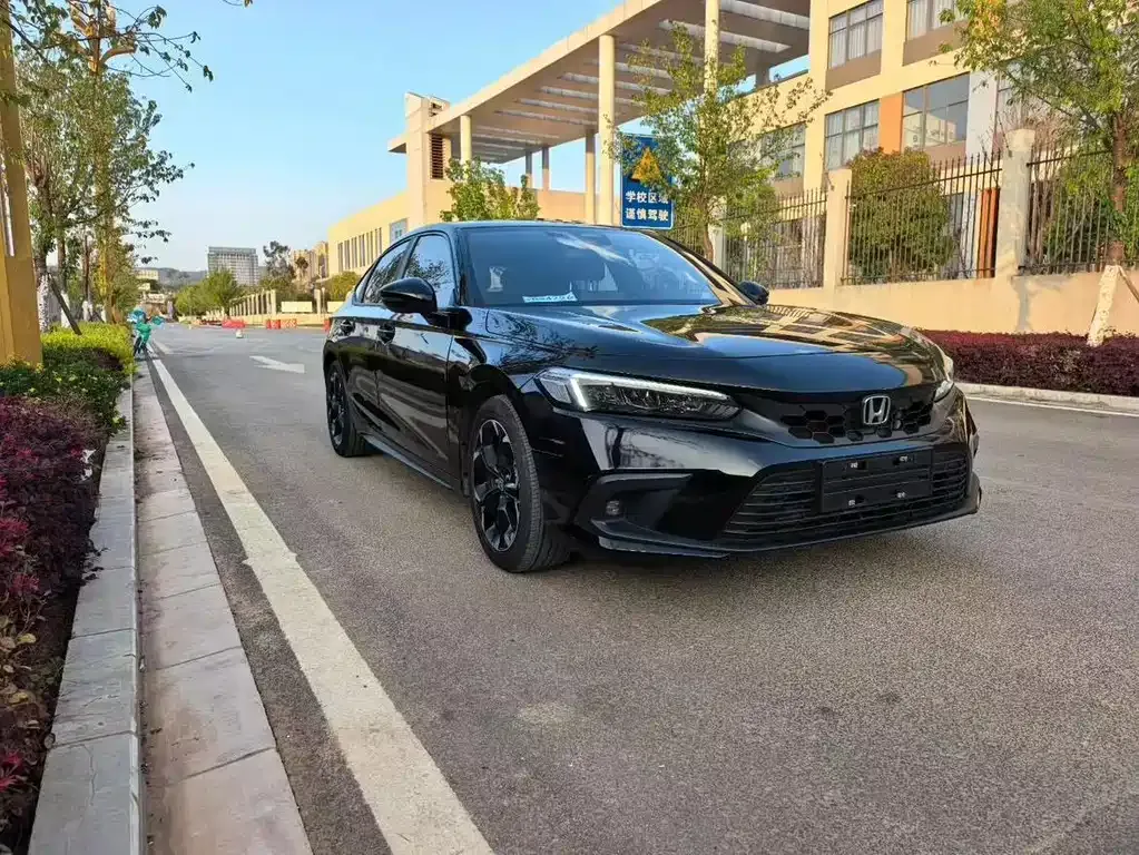 Honda Civic — фото 1