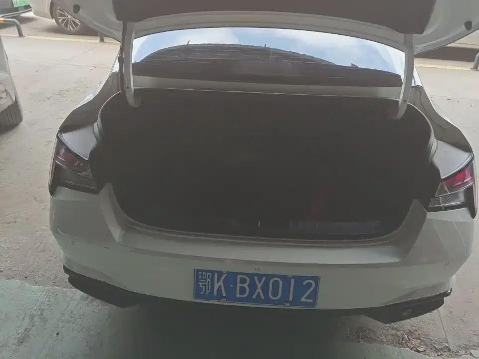 Hyundai Elantra — фото 2