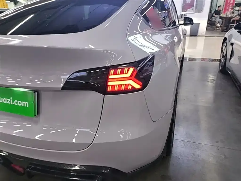 Tesla Model Y — фото 9