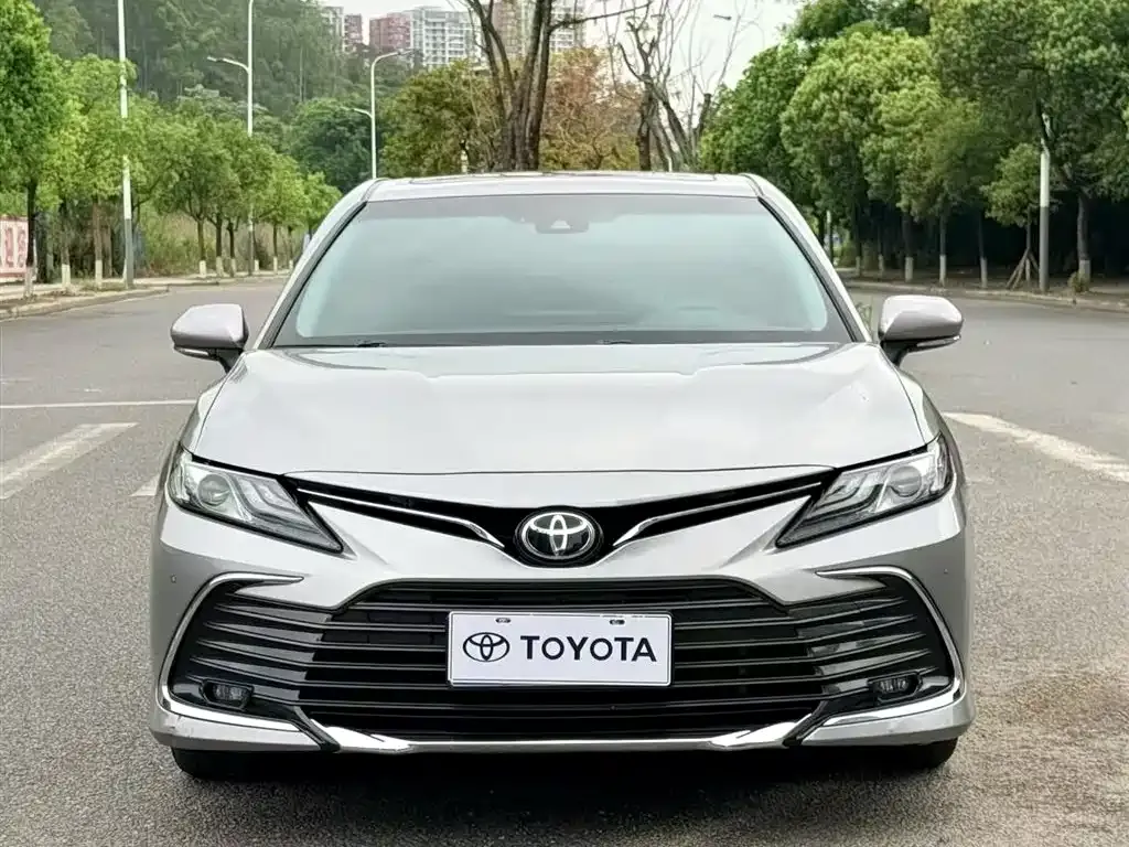 Toyota Camry — фото 3