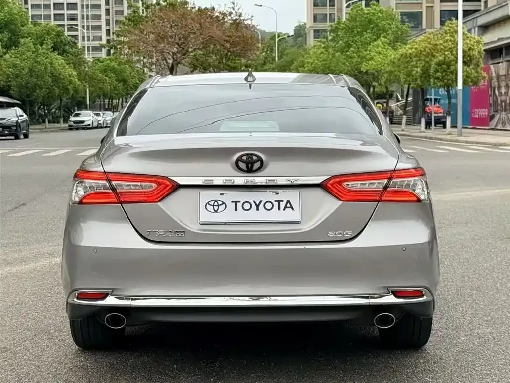 Toyota Camry — фото 9