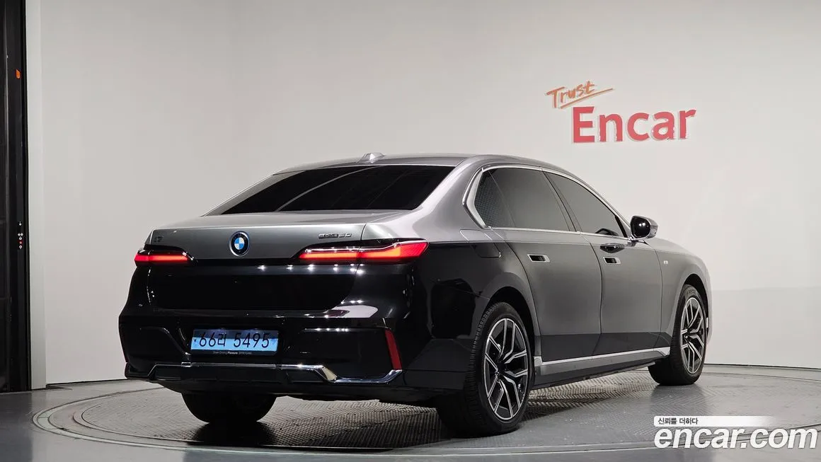 BMW i7 — фото 2