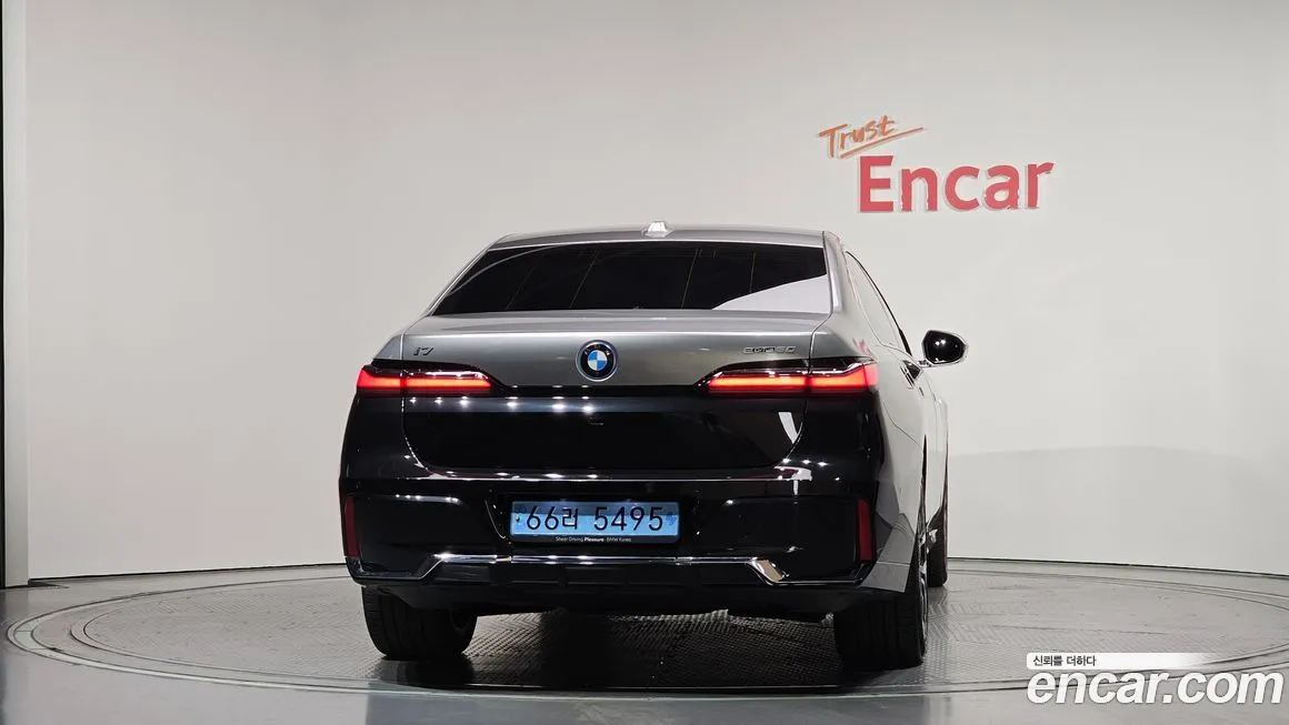 BMW i7 — фото 3
