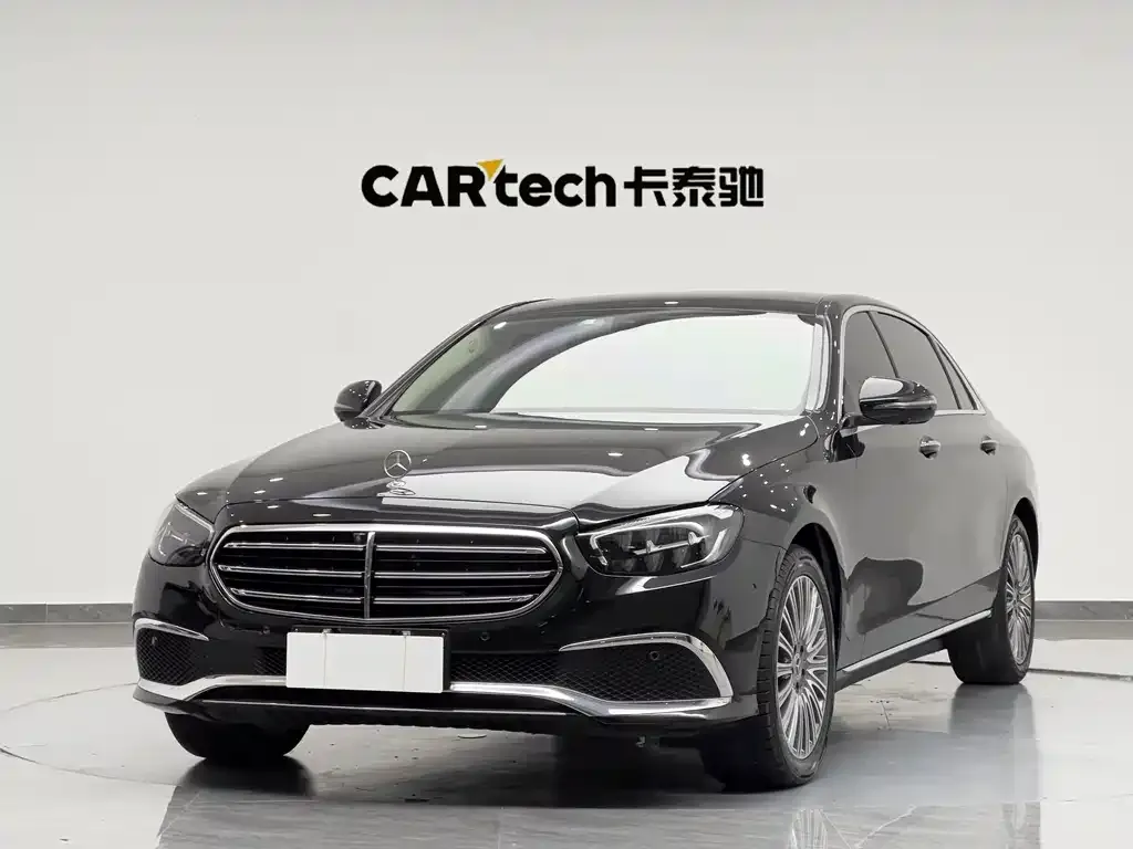 Mercedes-Benz E-Class — фото 1
