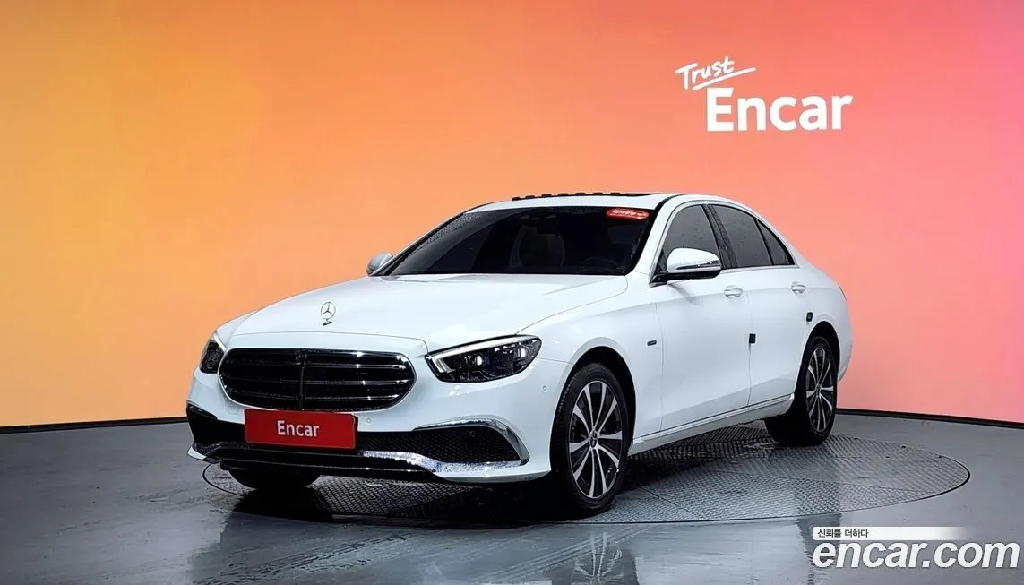 Mercedes-Benz E-Class — фото 1