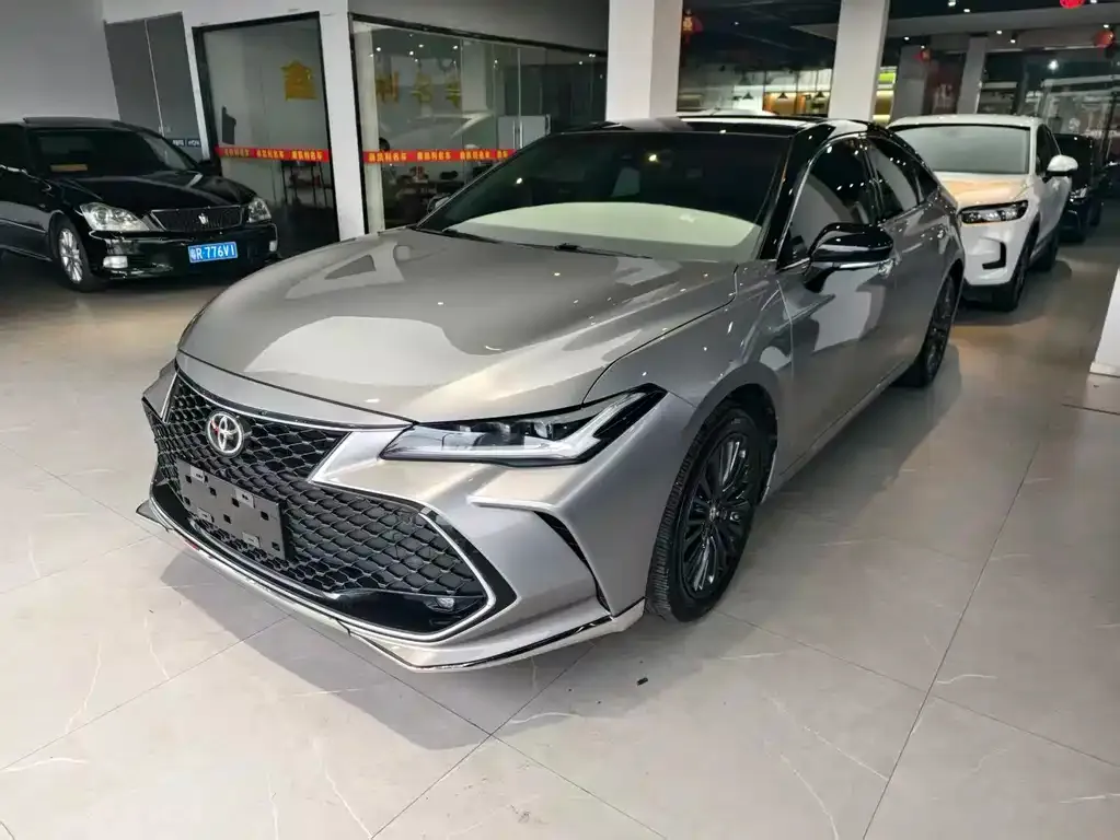 Toyota Avalon — фото 1