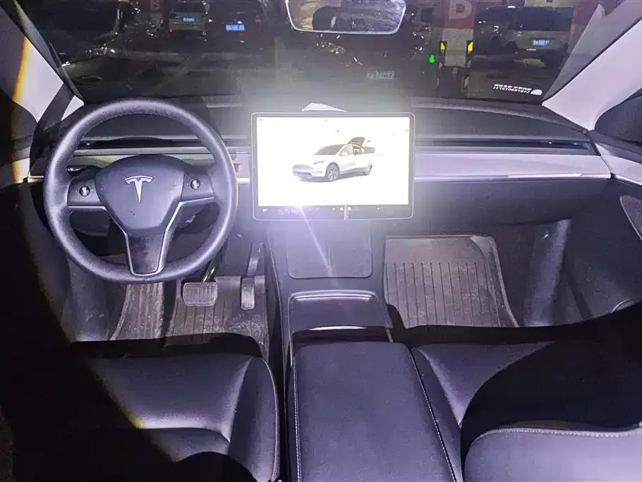 Tesla Model Y — фото 5