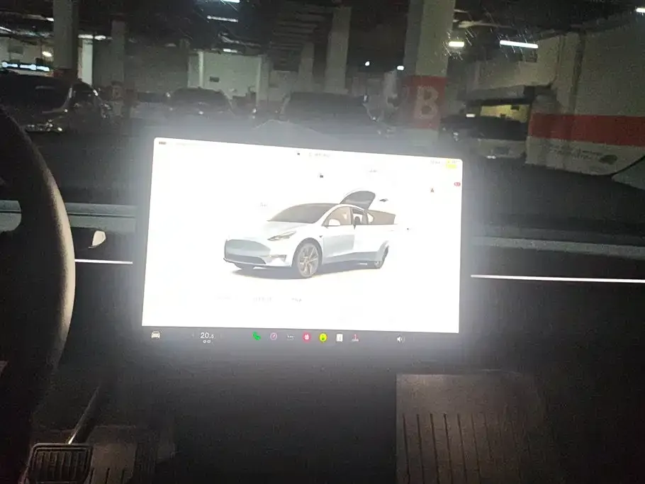 Tesla Model Y — фото 4