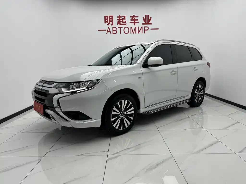 Mitsubishi Outlander — фото 1