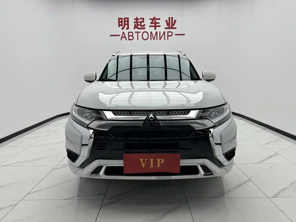 Mitsubishi Outlander — фото 3