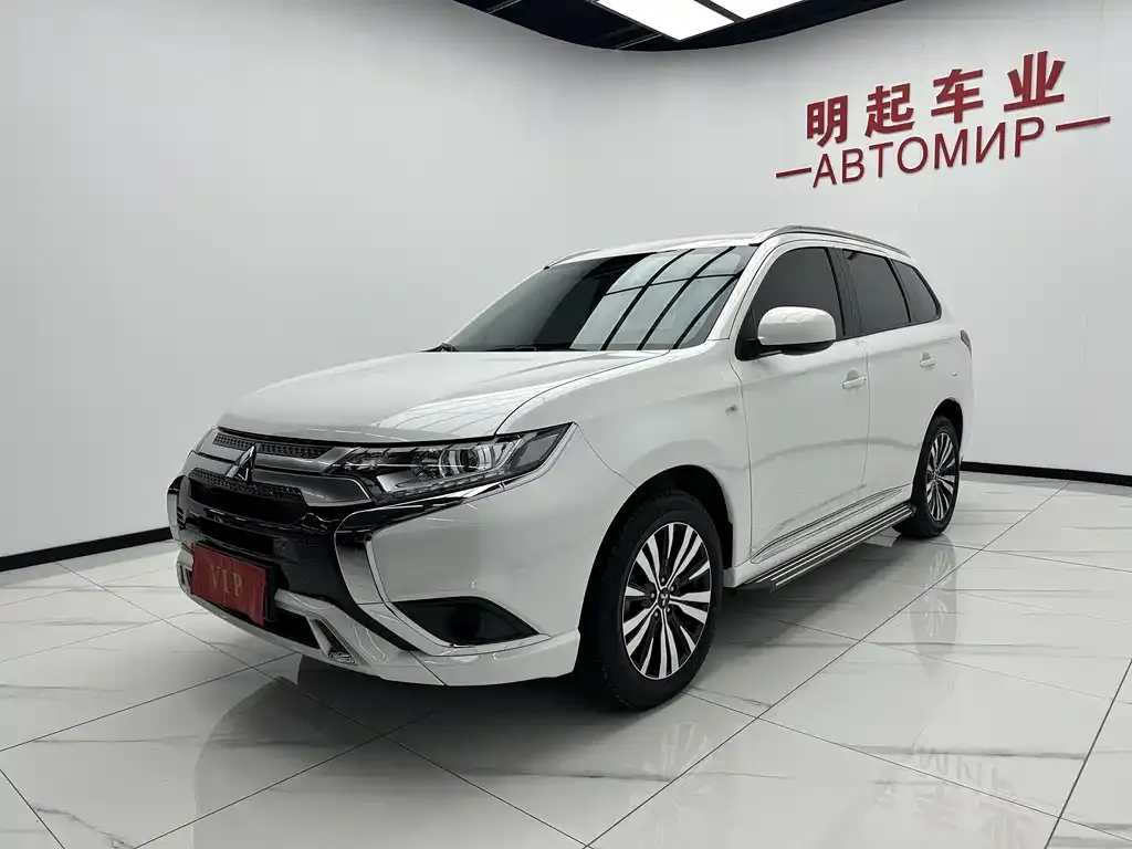 Mitsubishi Outlander — фото 4