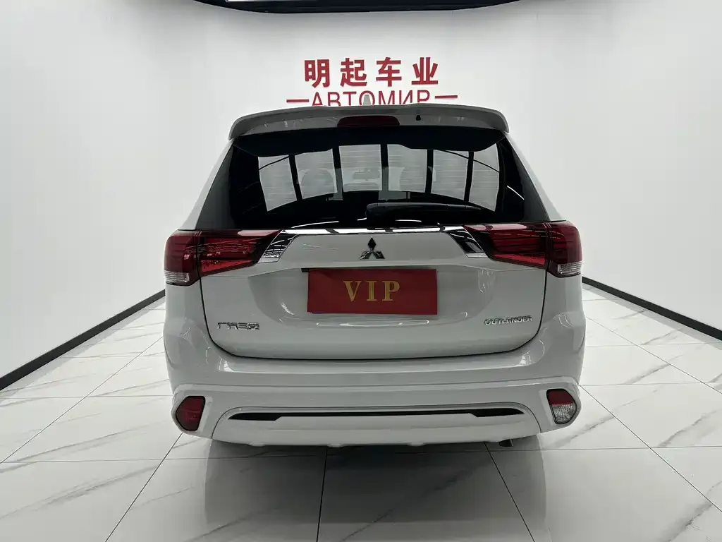 Mitsubishi Outlander — фото 2