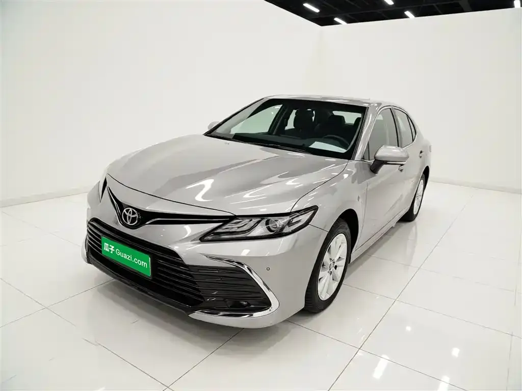 Toyota Camry — фото 5