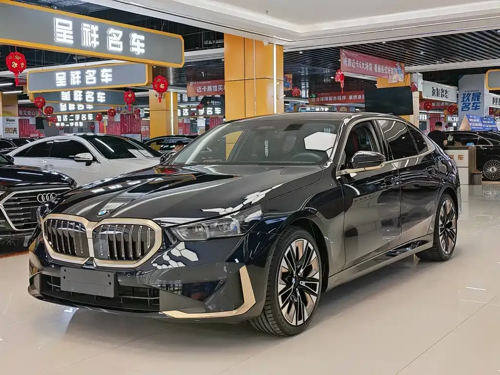 BMW 5 Series — фото 1