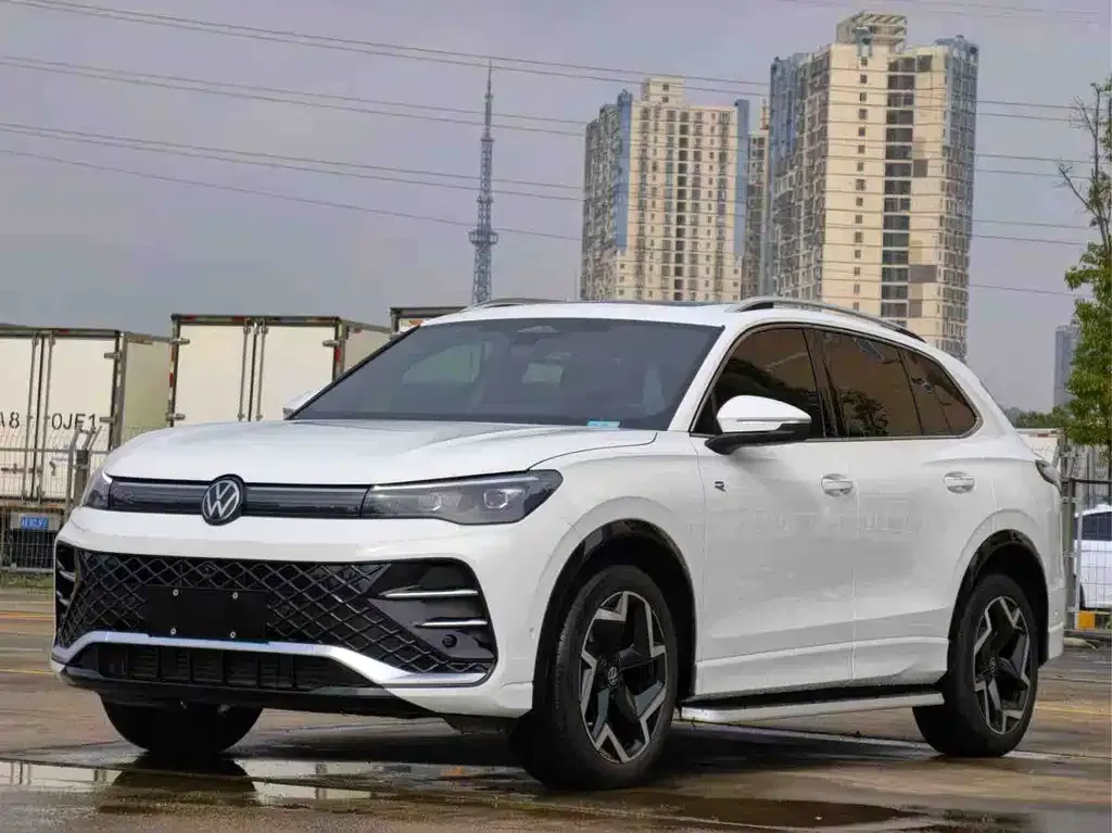 Volkswagen Tiguan L — фото 1