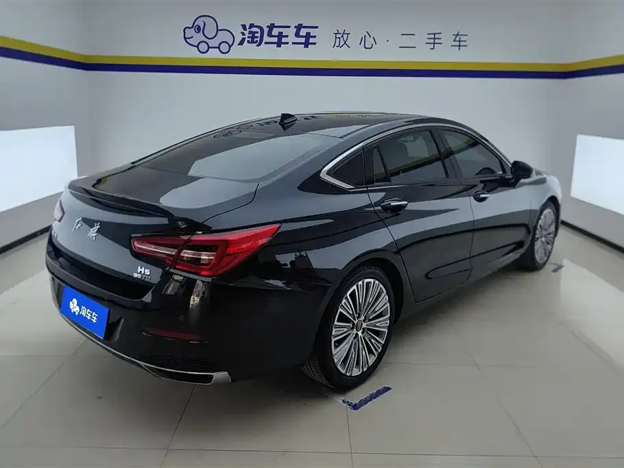 Hongqi H5 — фото 10