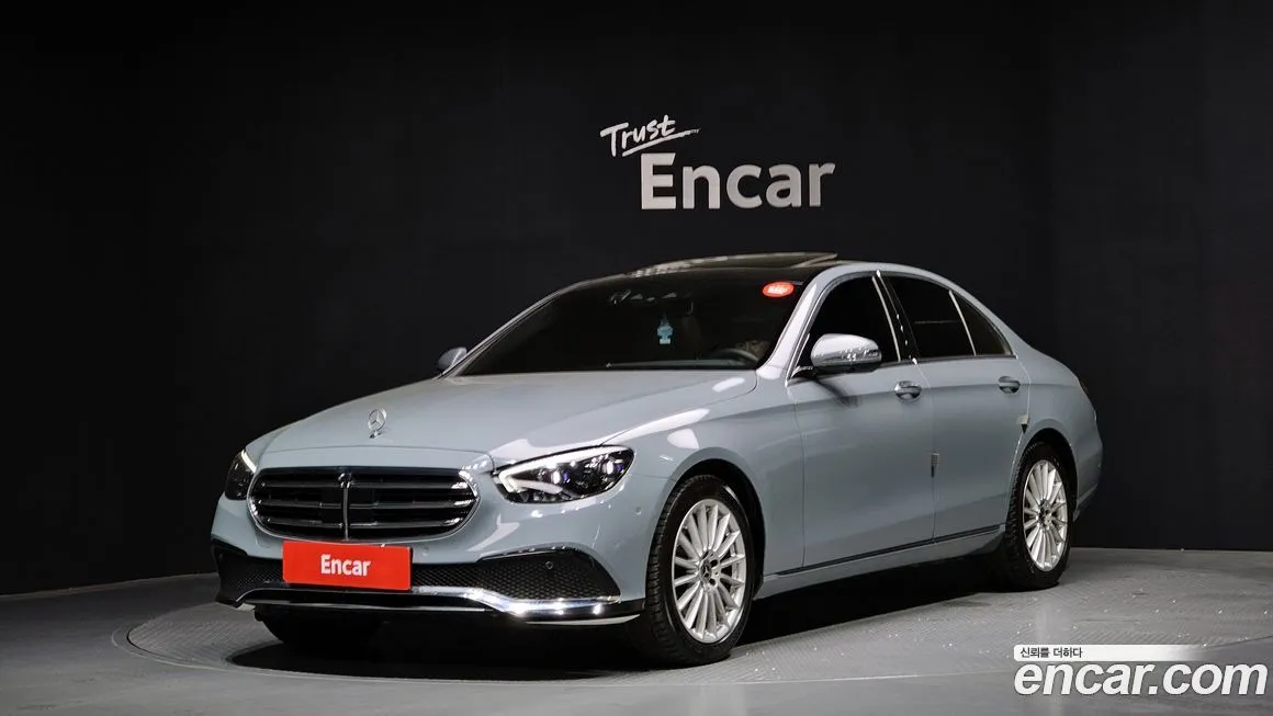 Mercedes-Benz E-Class — фото 1