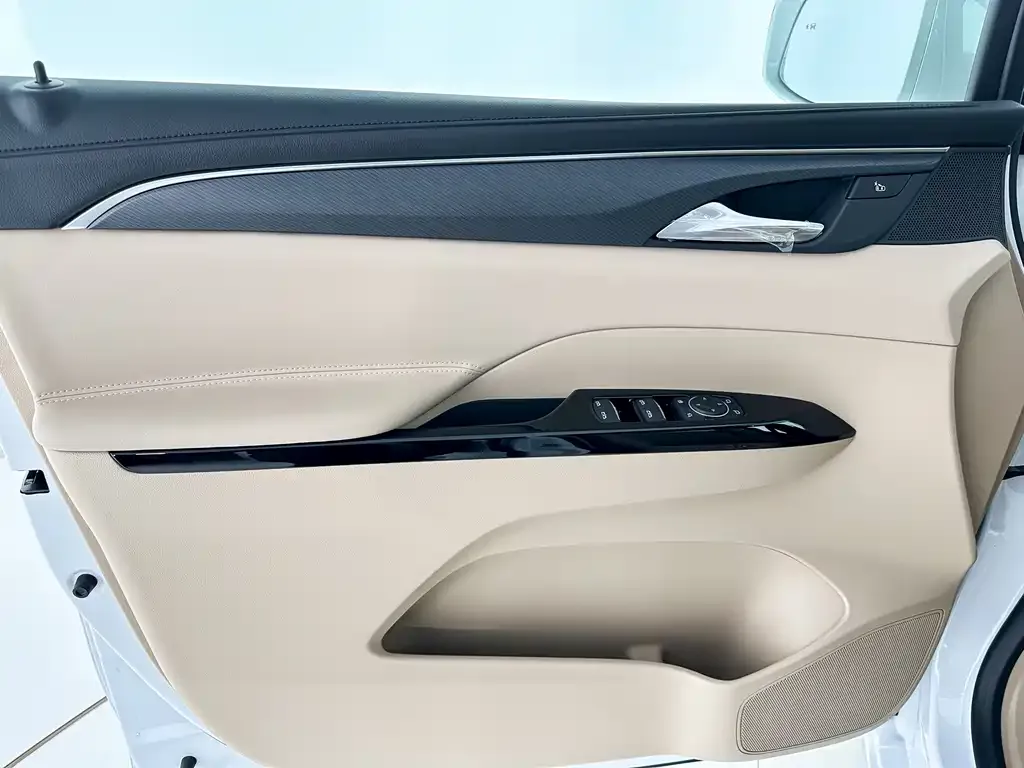 Buick GL8 Hybrid — фото 2