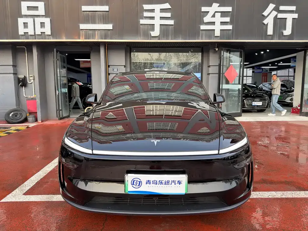 Tesla Model Y — фото 1
