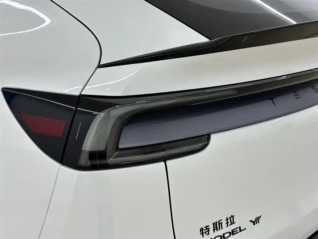 Tesla Model Y L — фото 2