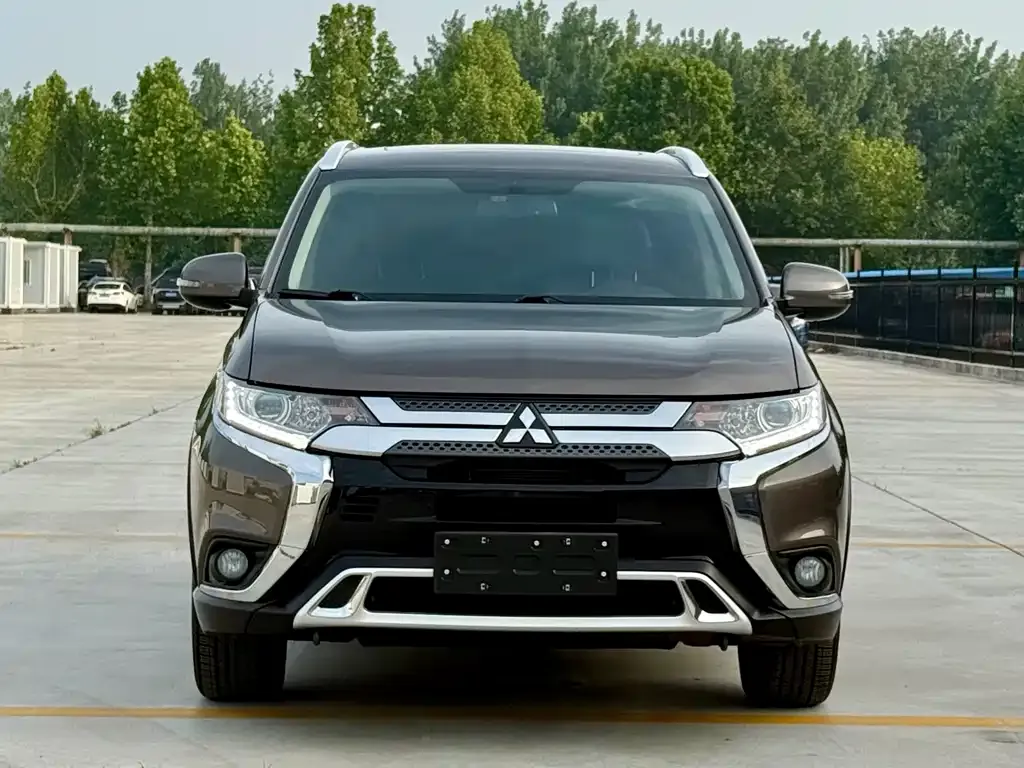 Mitsubishi Outlander — фото 6