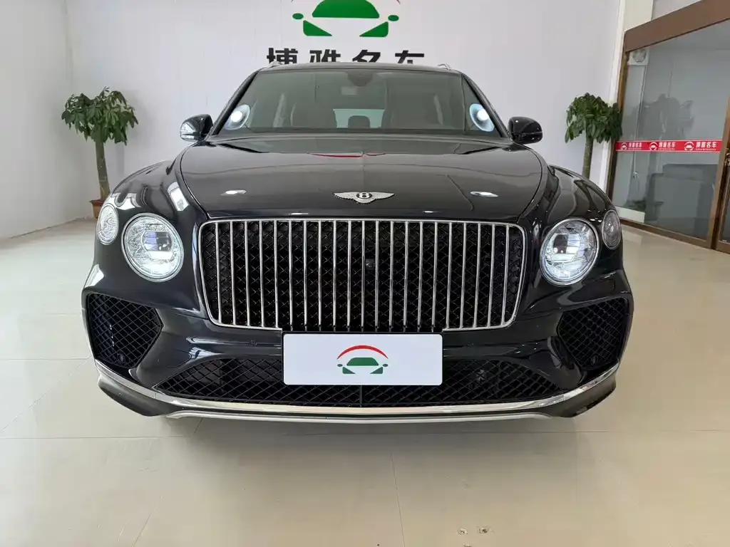 Bentley Bentayga — фото 1