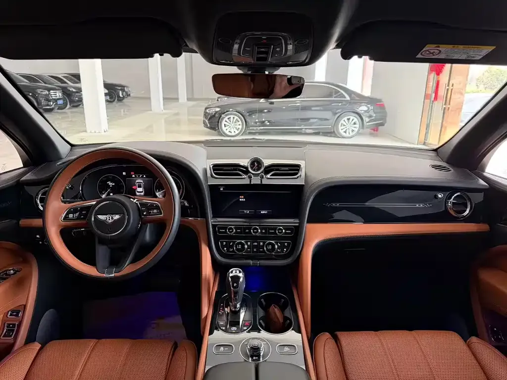 Bentley Bentayga — фото 10