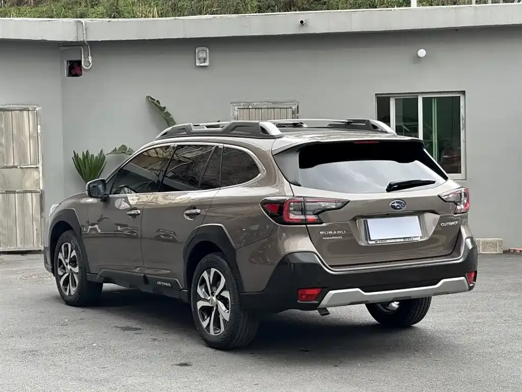 Subaru Outback — фото 9