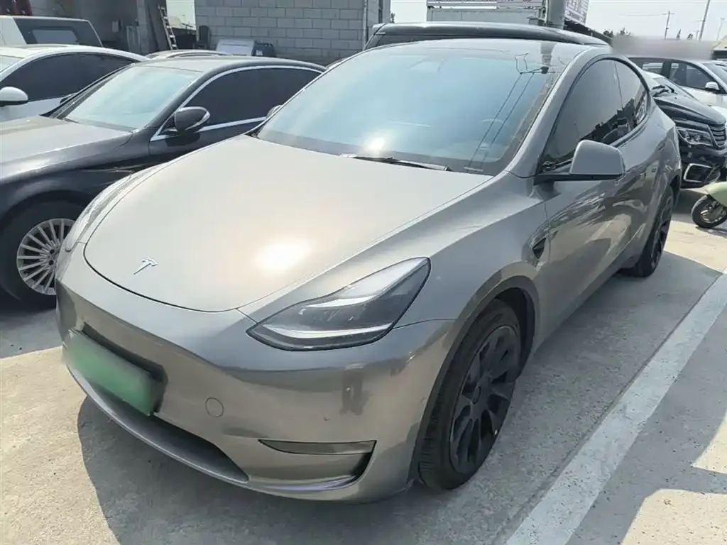Tesla Model Y — фото 1