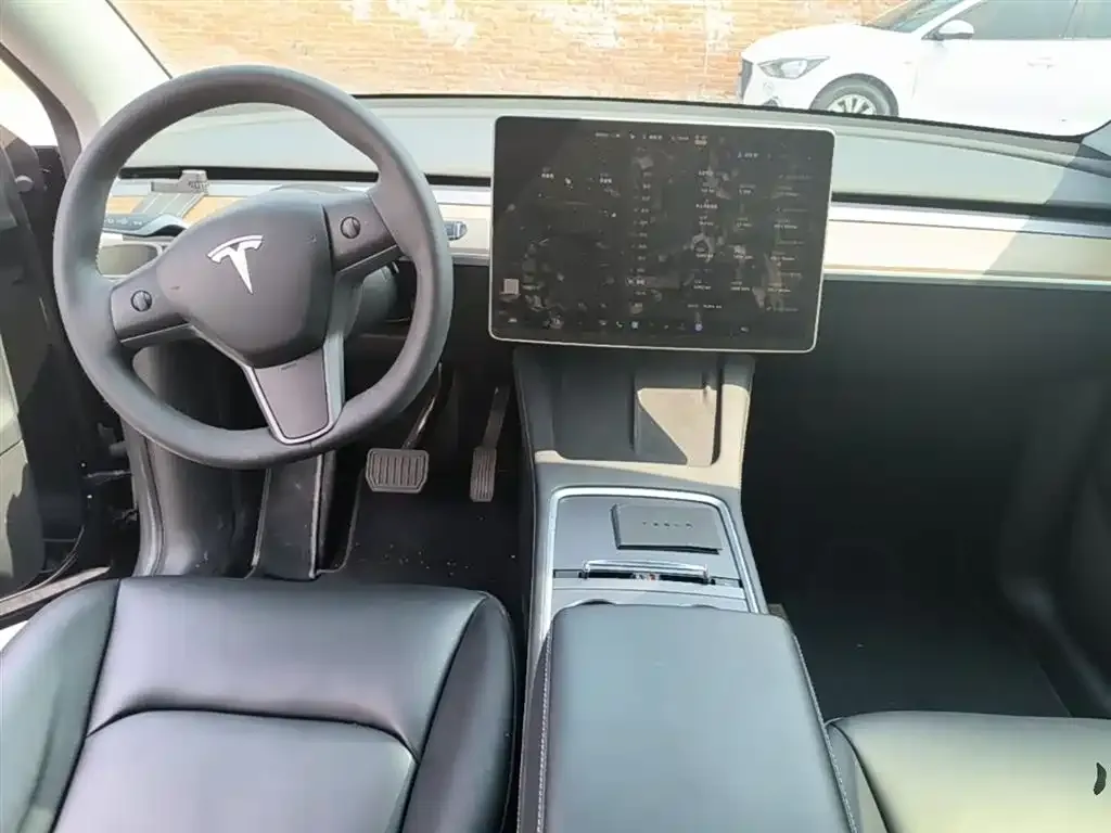 Tesla Model Y — фото 5