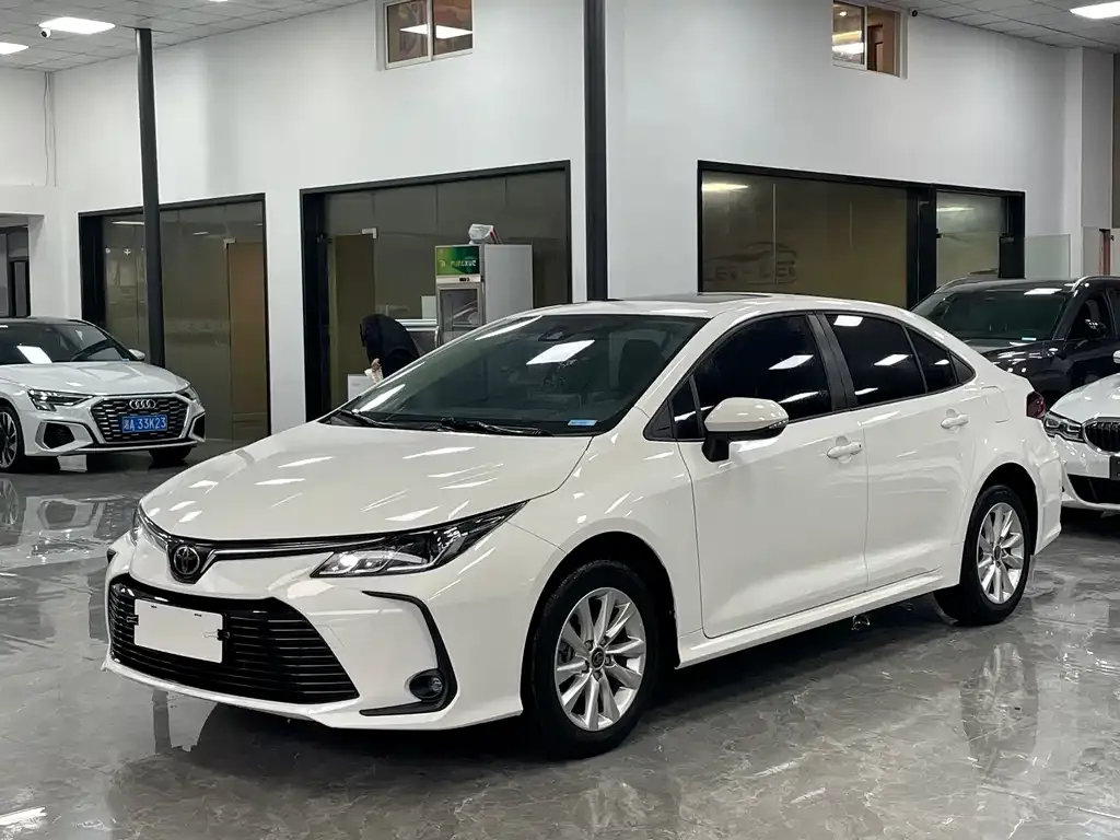 Toyota Corolla — фото 1