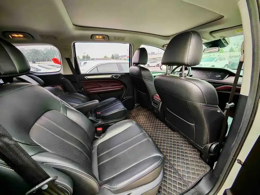 GAC Motor Trumpchi M6 — фото 10