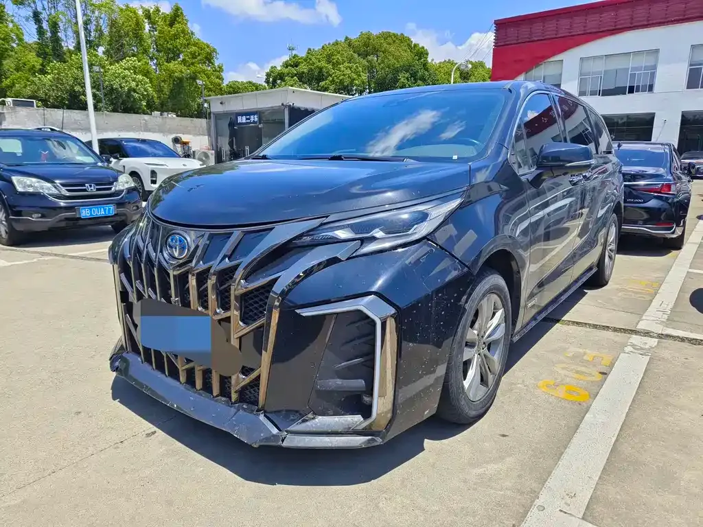 Toyota Sienna — фото 1
