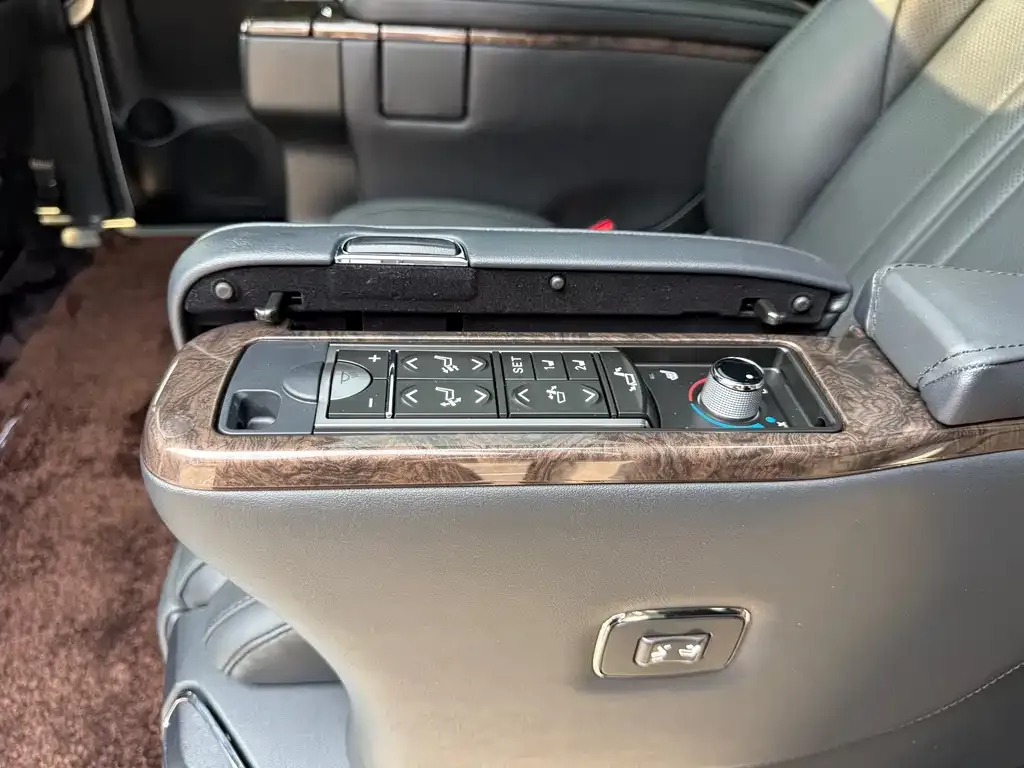 Toyota Alphard — фото 4
