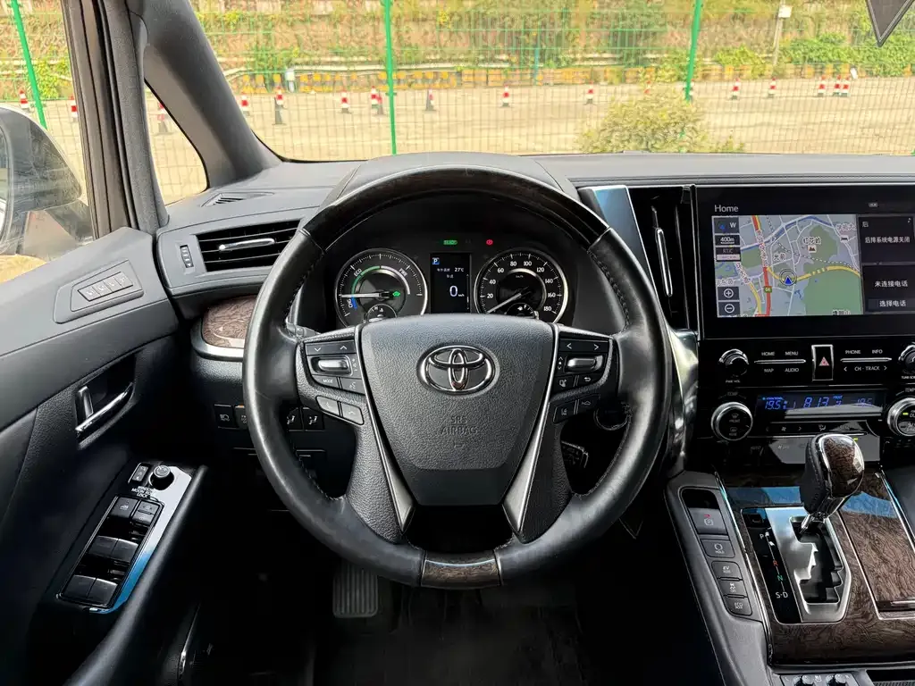 Toyota Alphard — фото 7