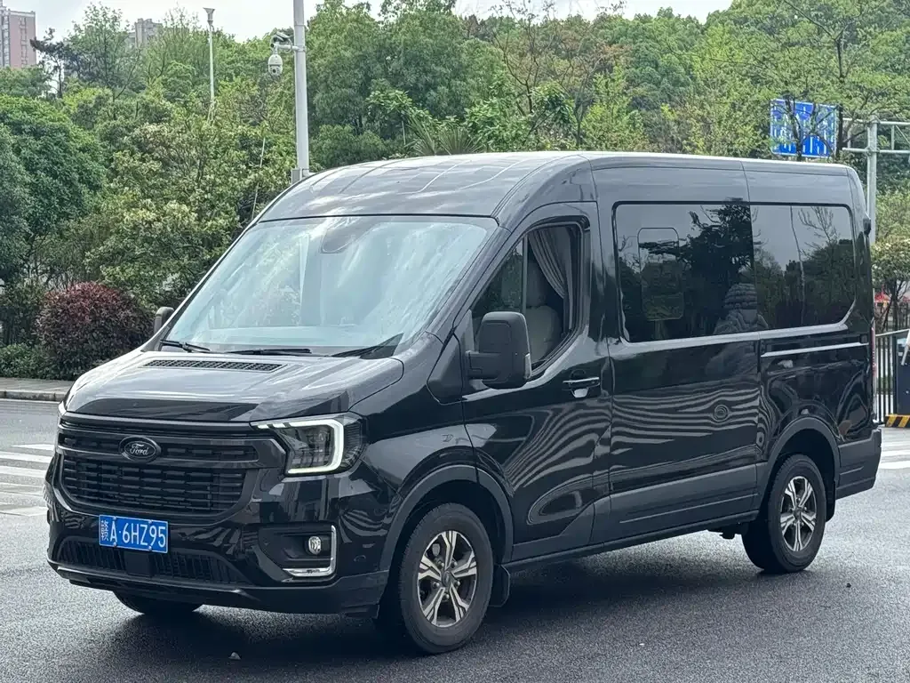 Ford Transit T8 — фото 1