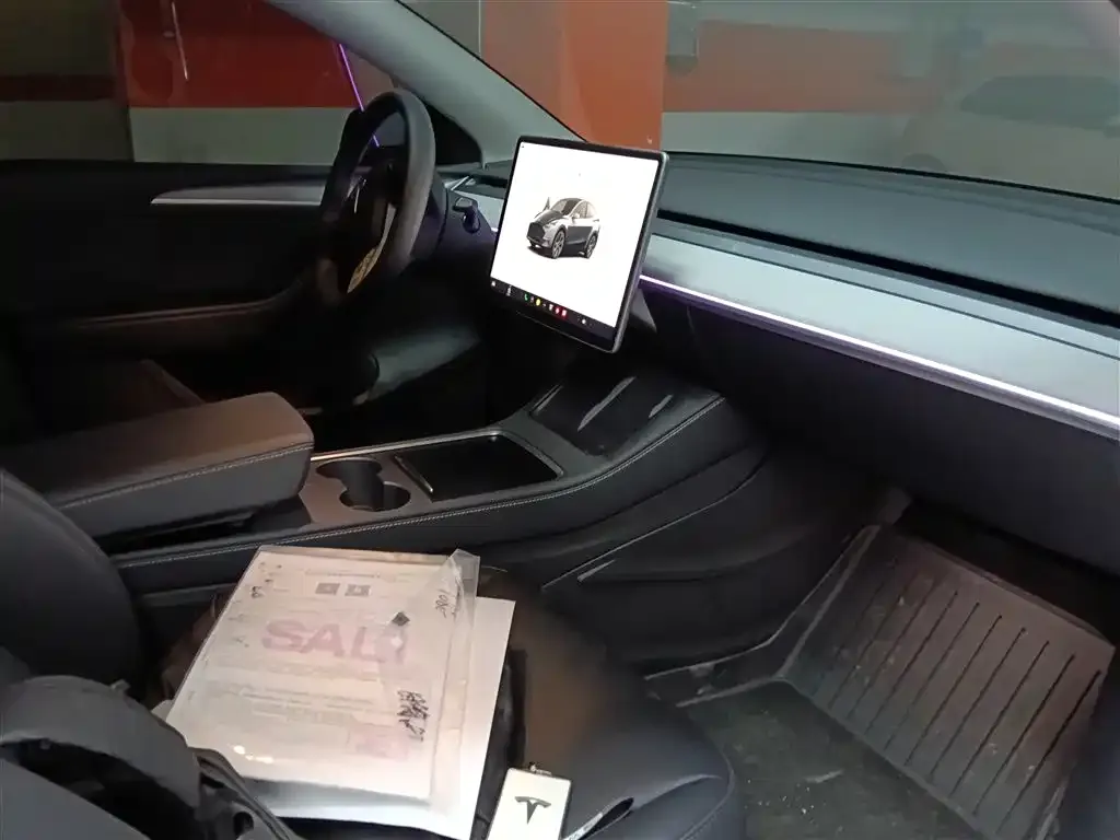 Tesla Model Y — фото 8
