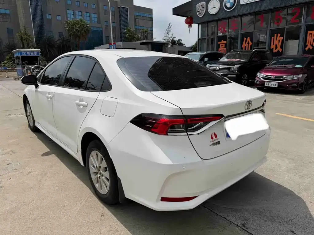 Toyota Corolla — фото 9