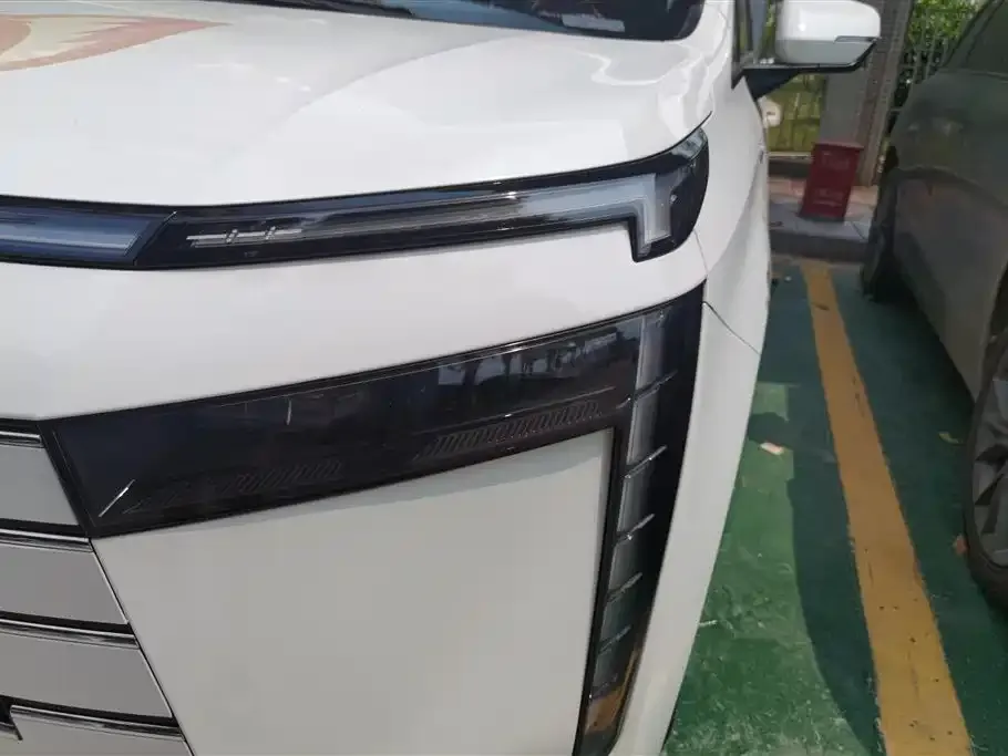 GAC Motor E8 Hybrid — фото 2