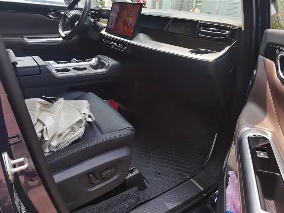 GAC Motor E8 Hybrid — фото 7