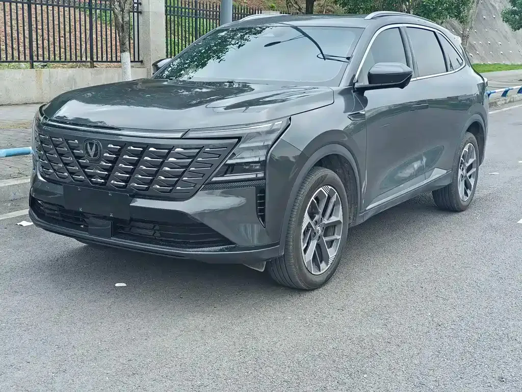 Changan CS75PLUS — фото 1
