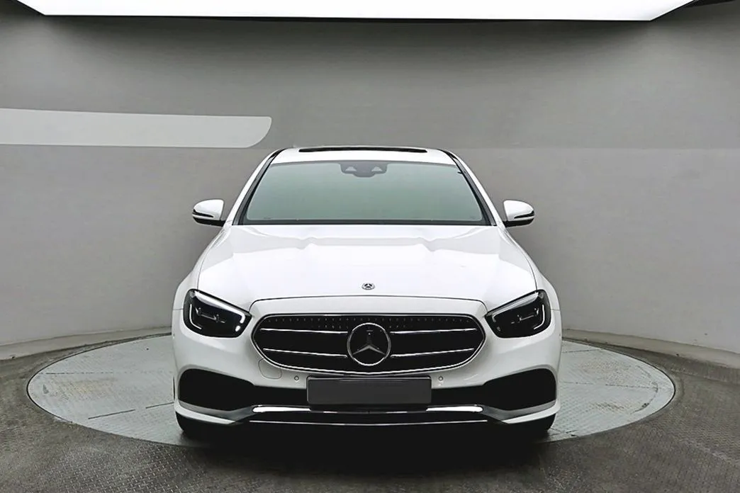 Mercedes-Benz E-Class — фото 1