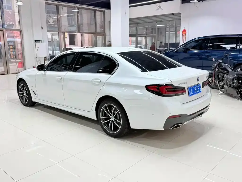 BMW 5 Series — фото 10
